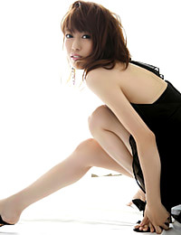 Doesn't Mizuho Hata look stunning in that black gown?